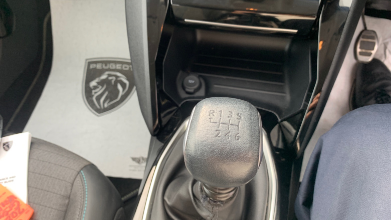 Peugeot 208 1.2 PureTech 100 Allure Premium + 5dr Petrol Hatchback